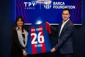 TPV-Cares-FC-Barca-Signing-Stefan-van-Sabben-Victoria-Orellana-6230x330-1-300x200.jpg